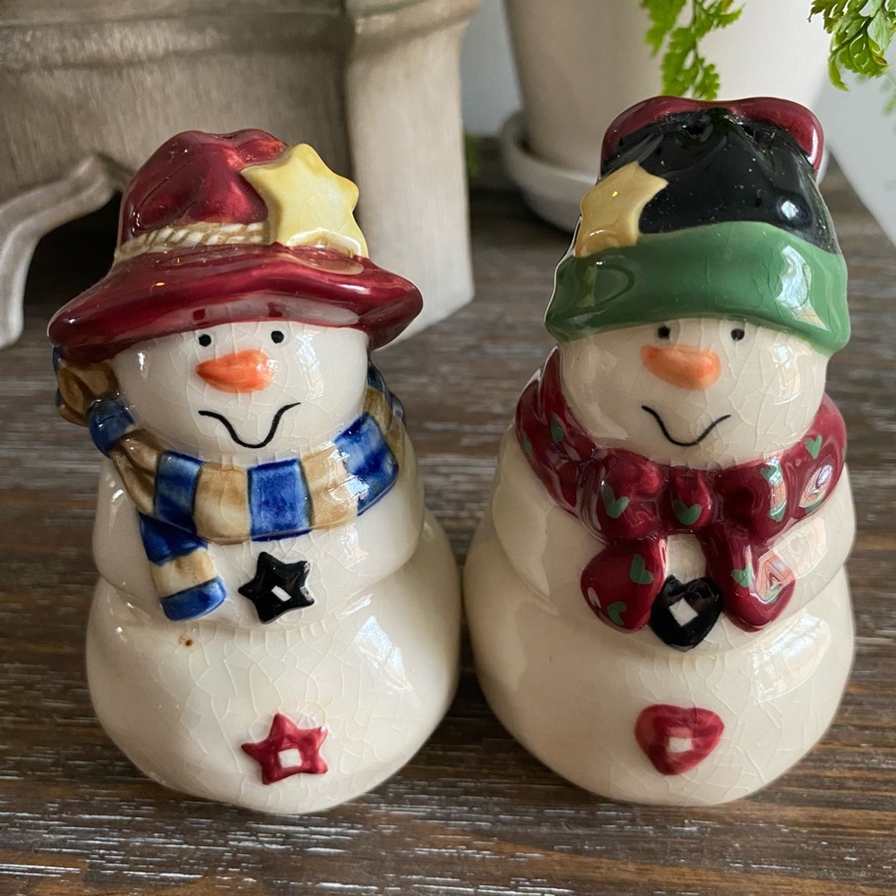 Snowman Vigor Christmas Salt Pepper Shakers Crackled Red Green
